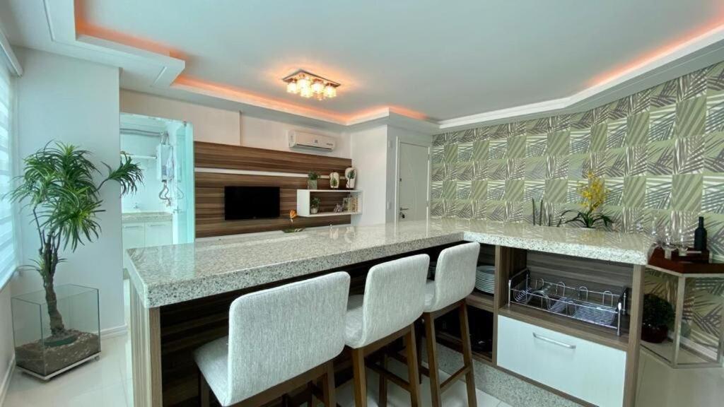 בומבינאס Solar Das Ilhas - Aconchegante Apartamento Na Linda Praia De 4 Ilhas מראה חיצוני תמונה