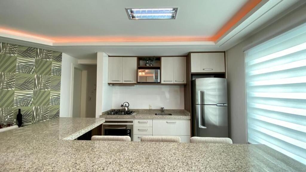 בומבינאס Solar Das Ilhas - Aconchegante Apartamento Na Linda Praia De 4 Ilhas מראה חיצוני תמונה