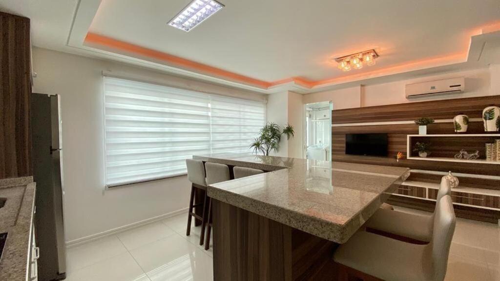 בומבינאס Solar Das Ilhas - Aconchegante Apartamento Na Linda Praia De 4 Ilhas מראה חיצוני תמונה