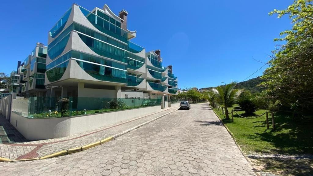 בומבינאס Solar Das Ilhas - Aconchegante Apartamento Na Linda Praia De 4 Ilhas מראה חיצוני תמונה